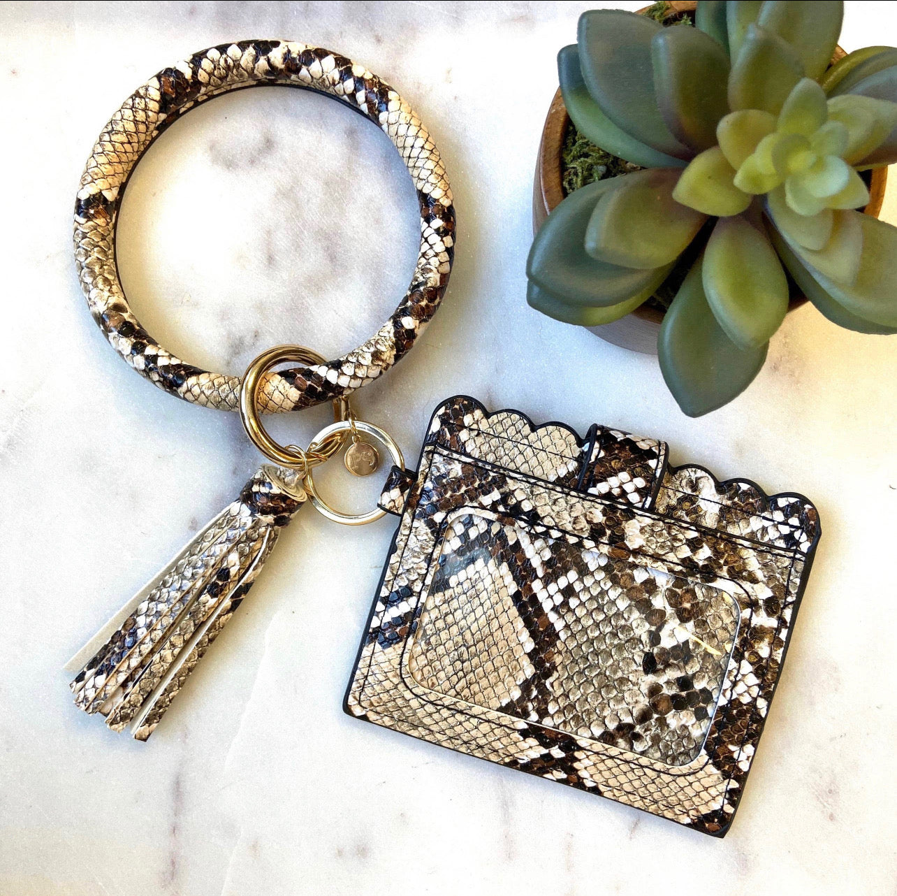 Cardholder with keyring bangle and tassel