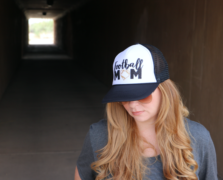 Football Mom (Heart)