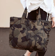Load image into Gallery viewer, Quilted Camo Tote